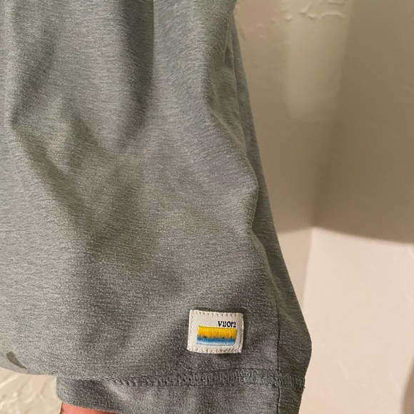 Vuori Men’s Strato Tech Short Sleeve Shirt. XL. Light blue/grey. EUC. - Picture 3 of 10